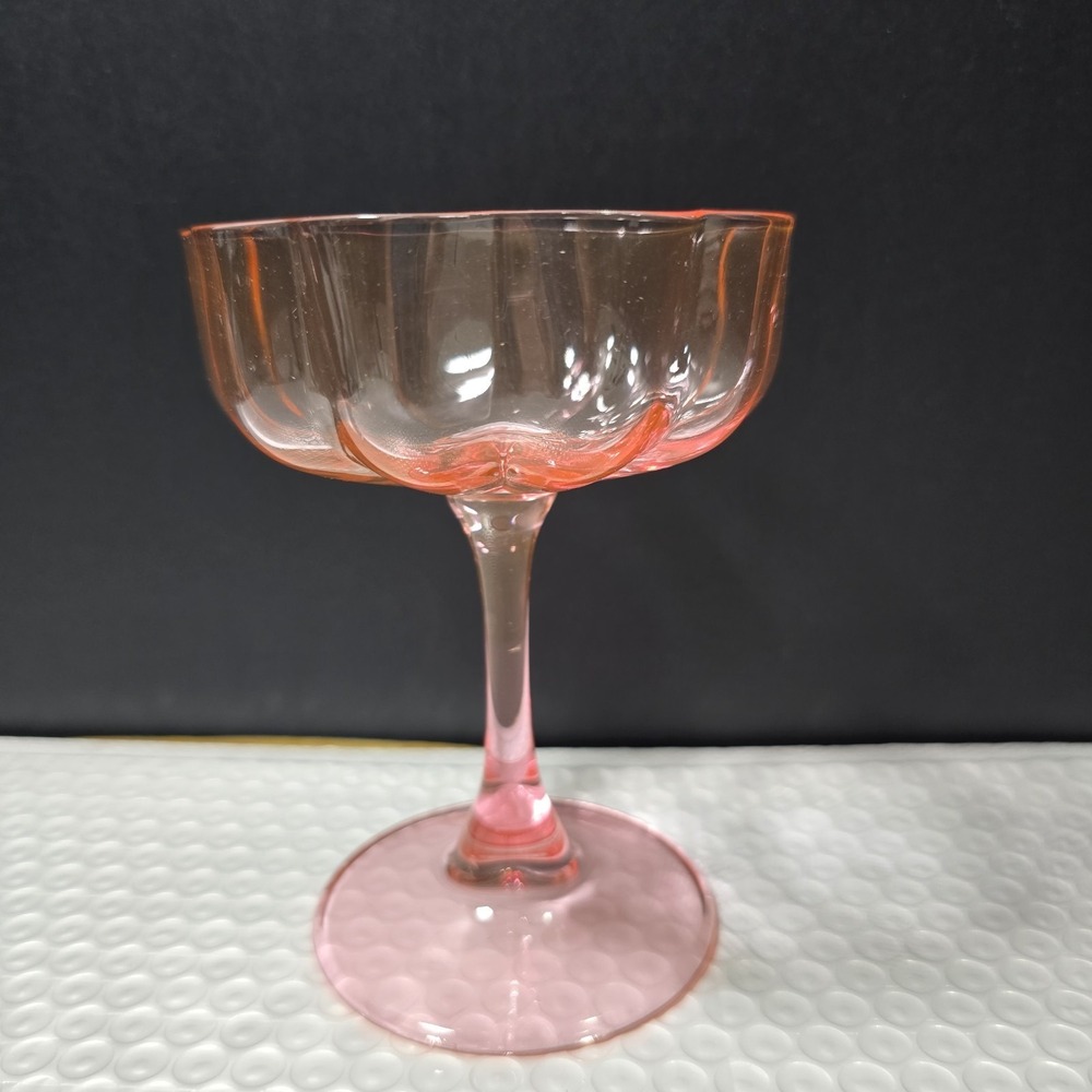 The Wine Savant Flower Shaped‎ Coupe Glass Wavy Pedals Pink